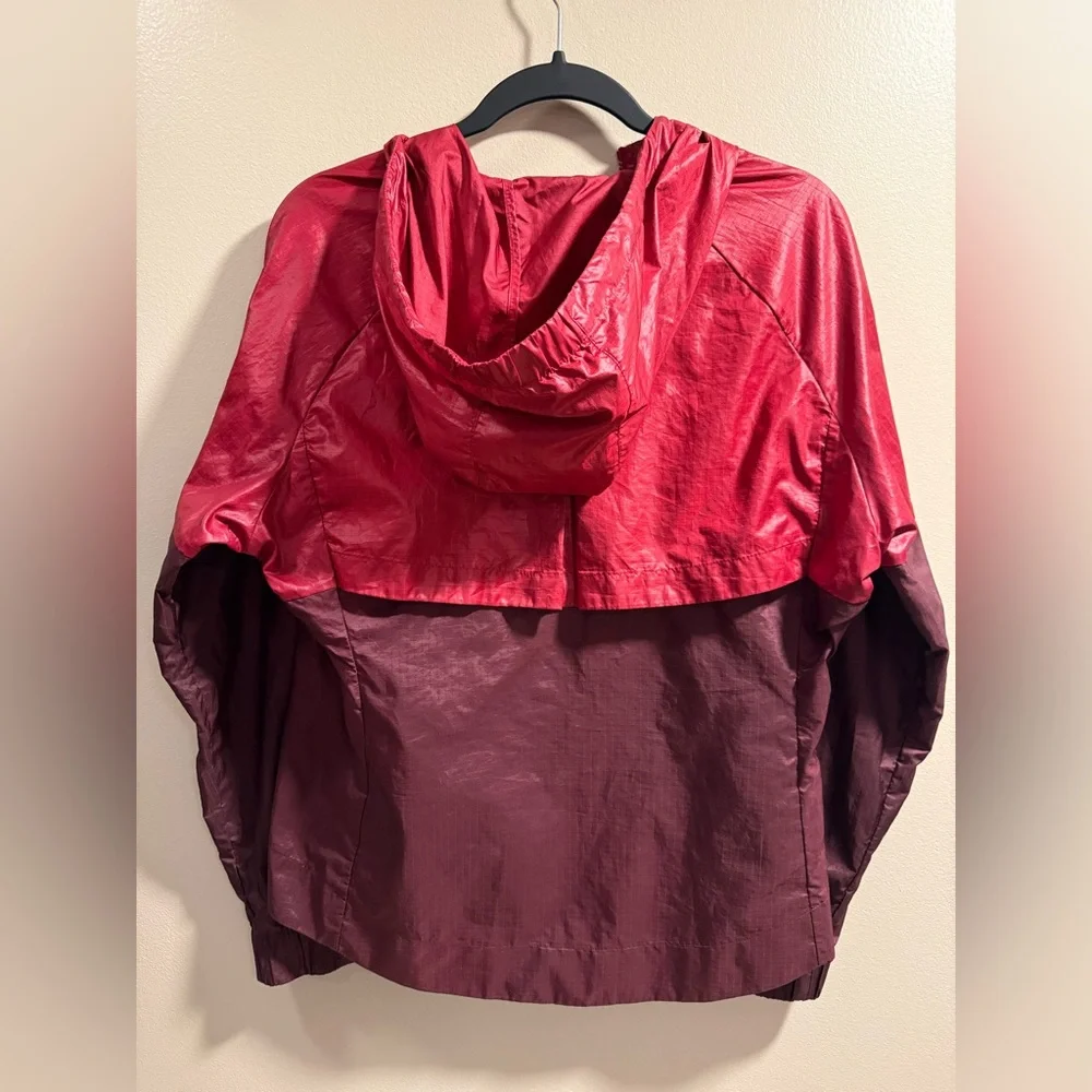 Nike Sportswear Windrunner hooded Jacket Women's size Medium